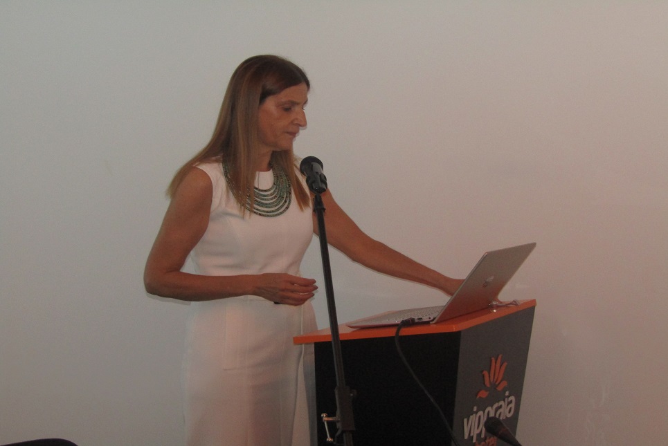 ANA LEAL
